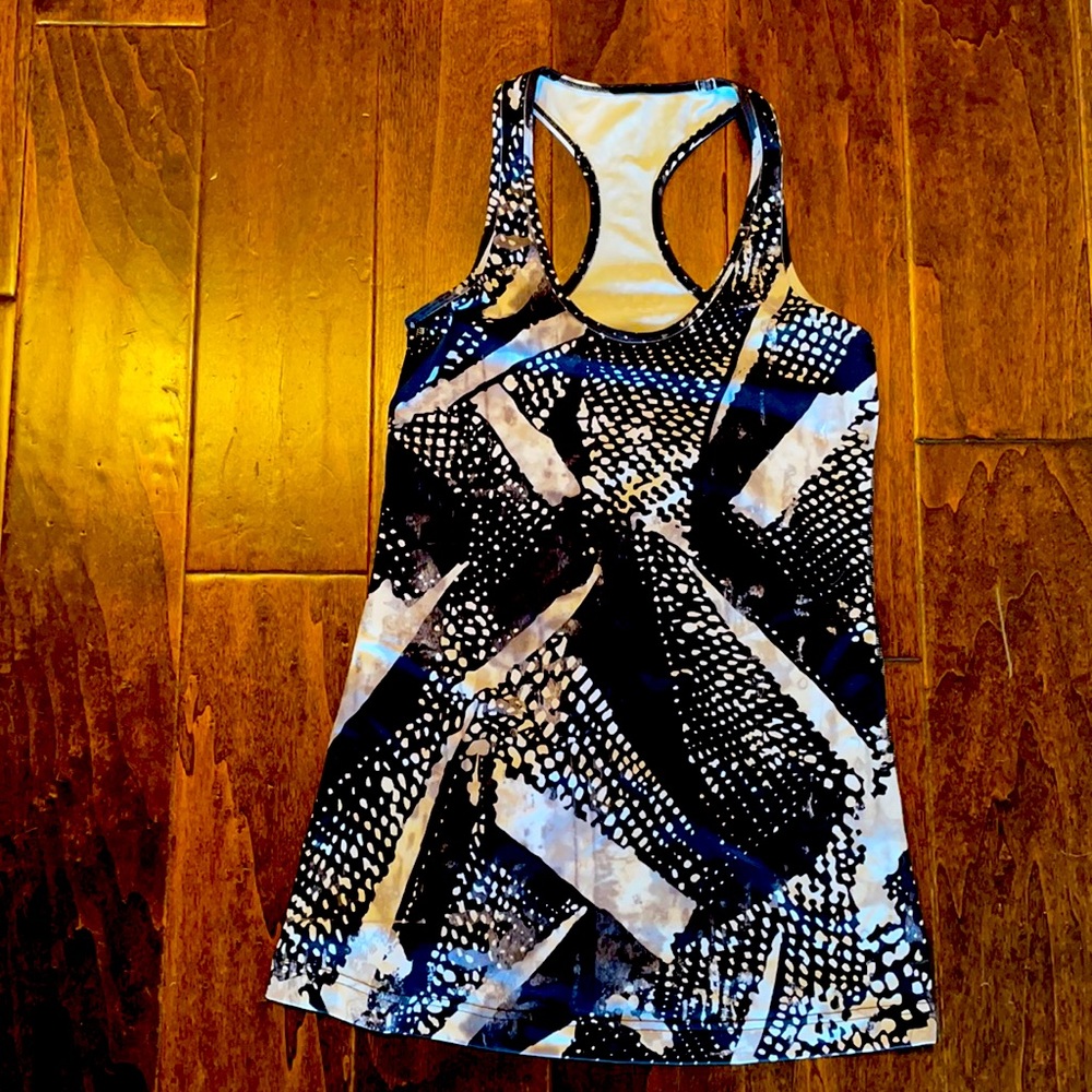Lululemon tank size 6